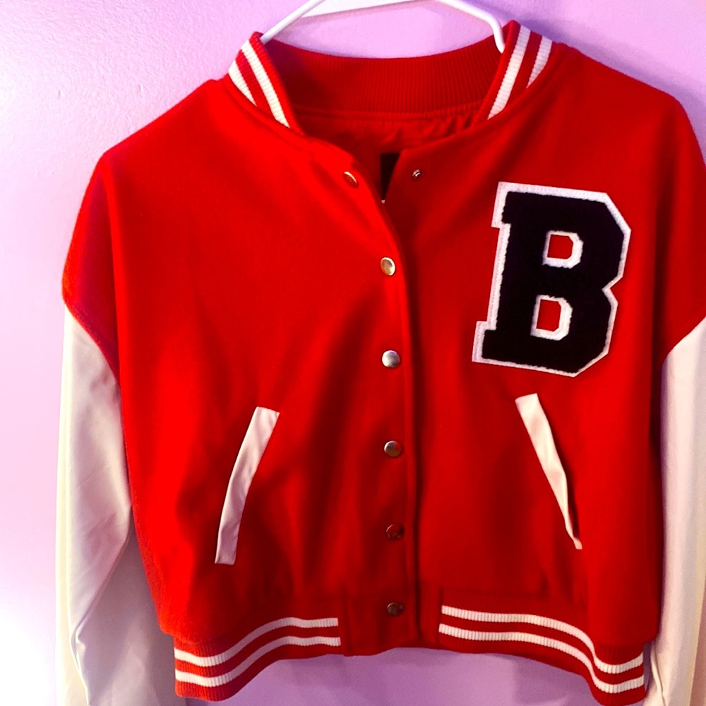 Crop jacket size large color white and red